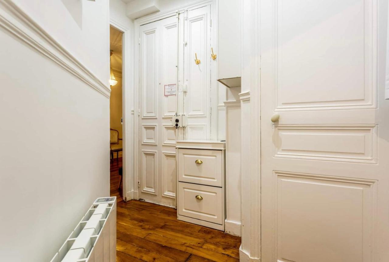 Abbesses - Superbe Appartement Avec Cheminees Paříž Exteriér fotografie